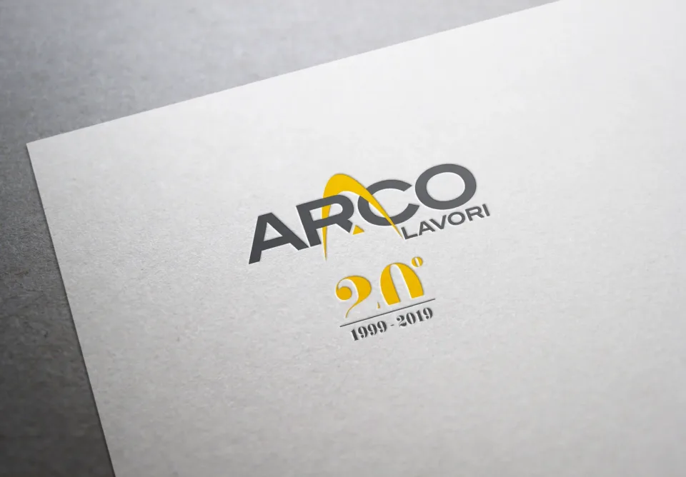 Il marchio dei 20 anni di Arco Lavori stampato su carta