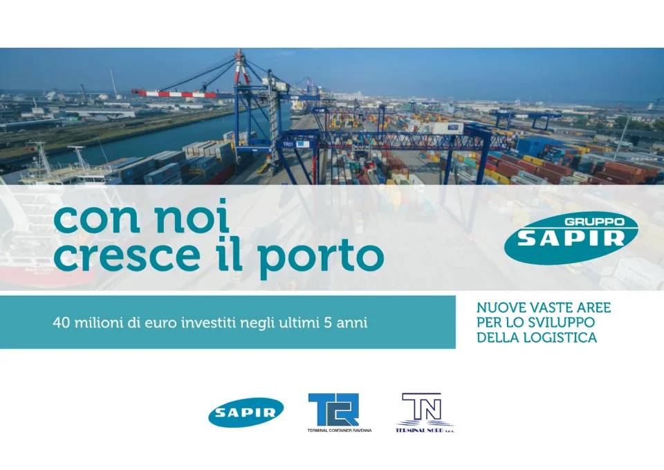 Copertina della brochure 2018: una foto aerea del terminal container, il titolo con noi cresce il porto, la fascia color petrolio con 40 milioni di euro investiti negli ultimi 5 anni, il marchio Gruppo SAPIR e i loghi delle società del gruppo