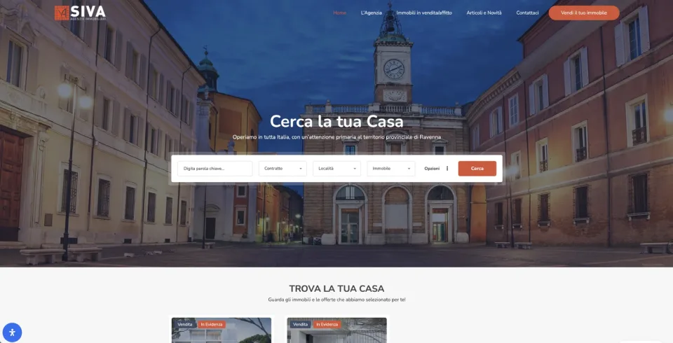La home del sito SIVA su computer: piazza del Popolo a Ravenna di sera, il titolo Cerca la tua casa e la barra di ricerca degli immobili
